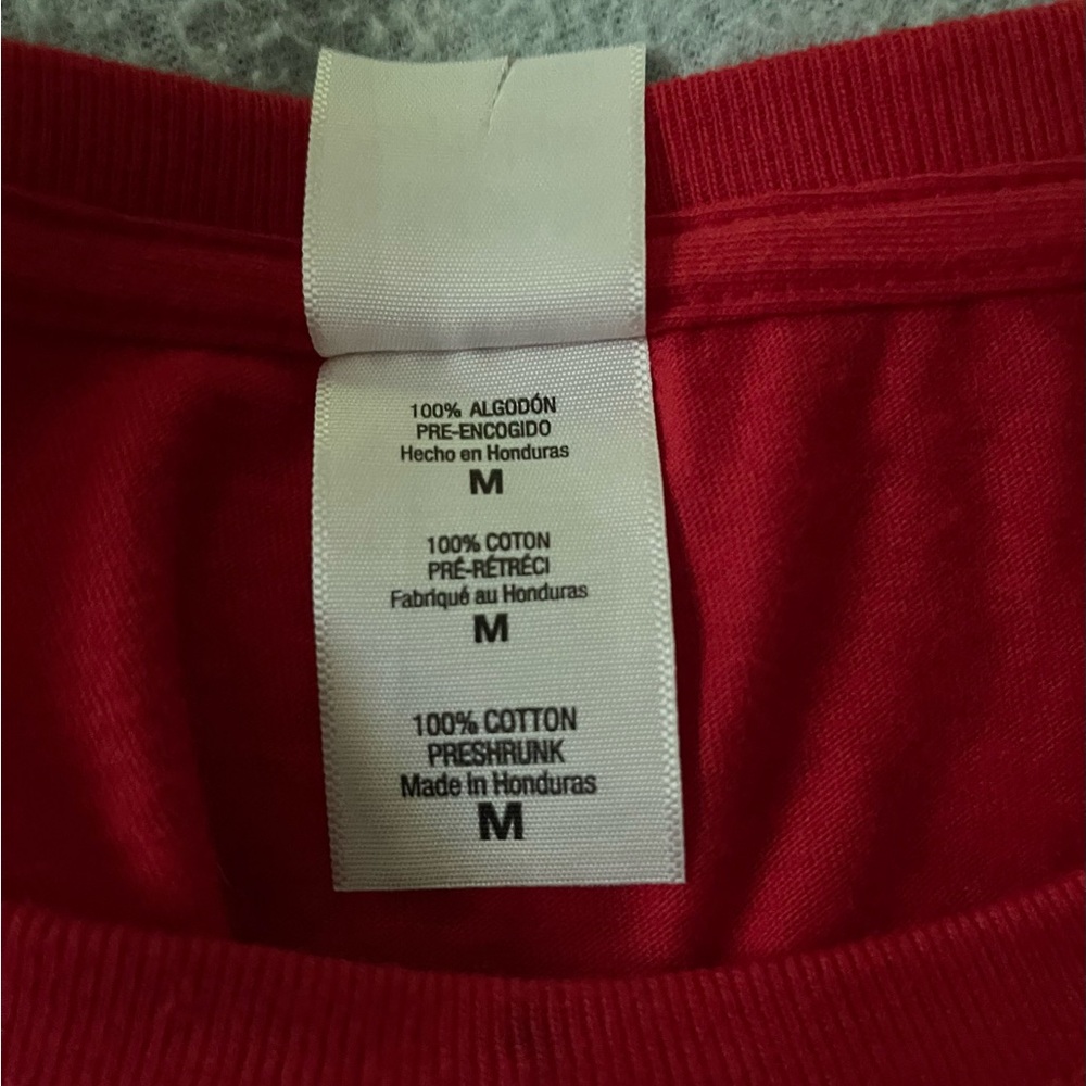 Very nice , Like New! Red Daytona Beach T-Shirt. Size Medium - Picture 3 of 3